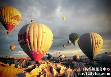 在土耳其乘坐热气球注意安全